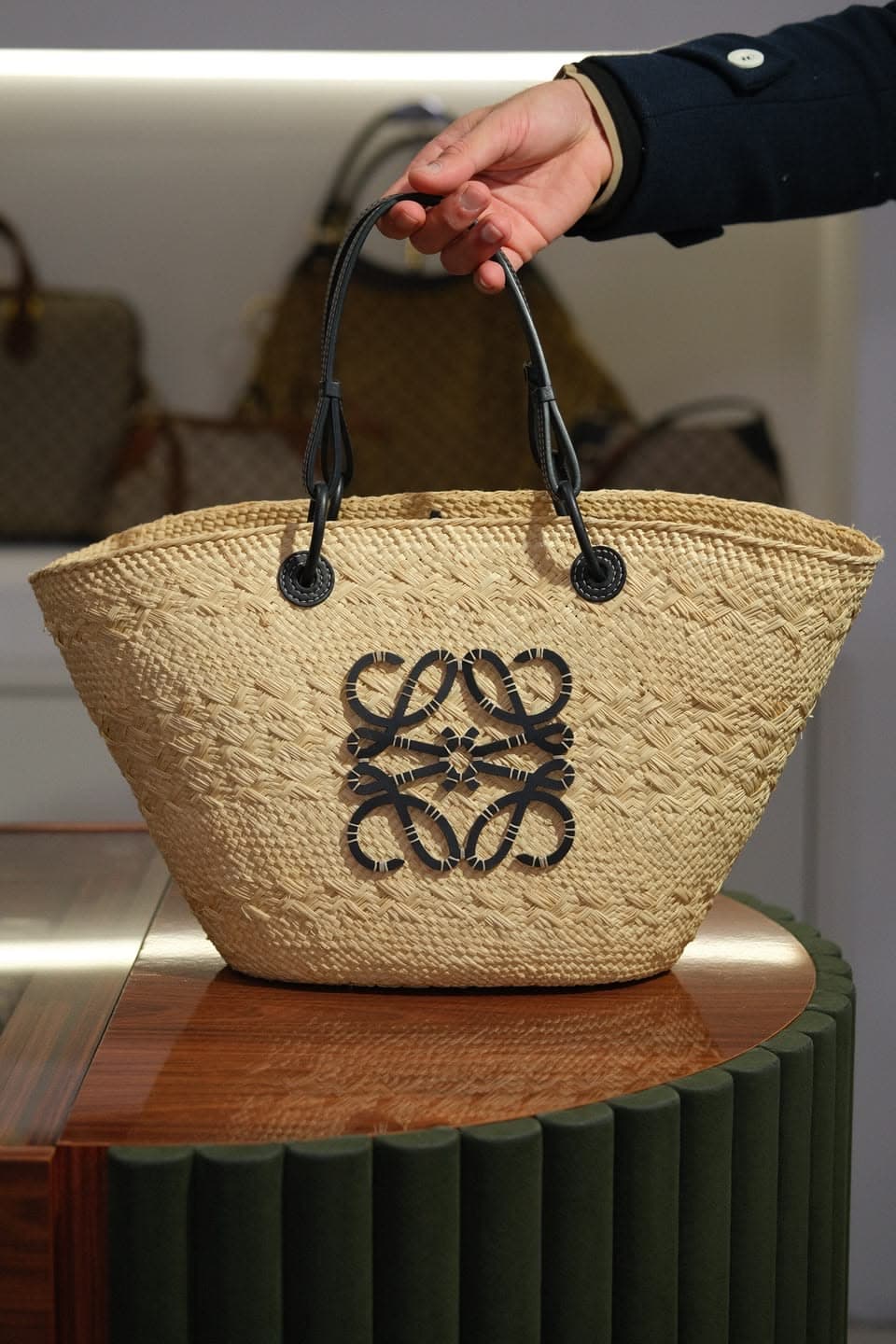 Loewe anagram basket medium black