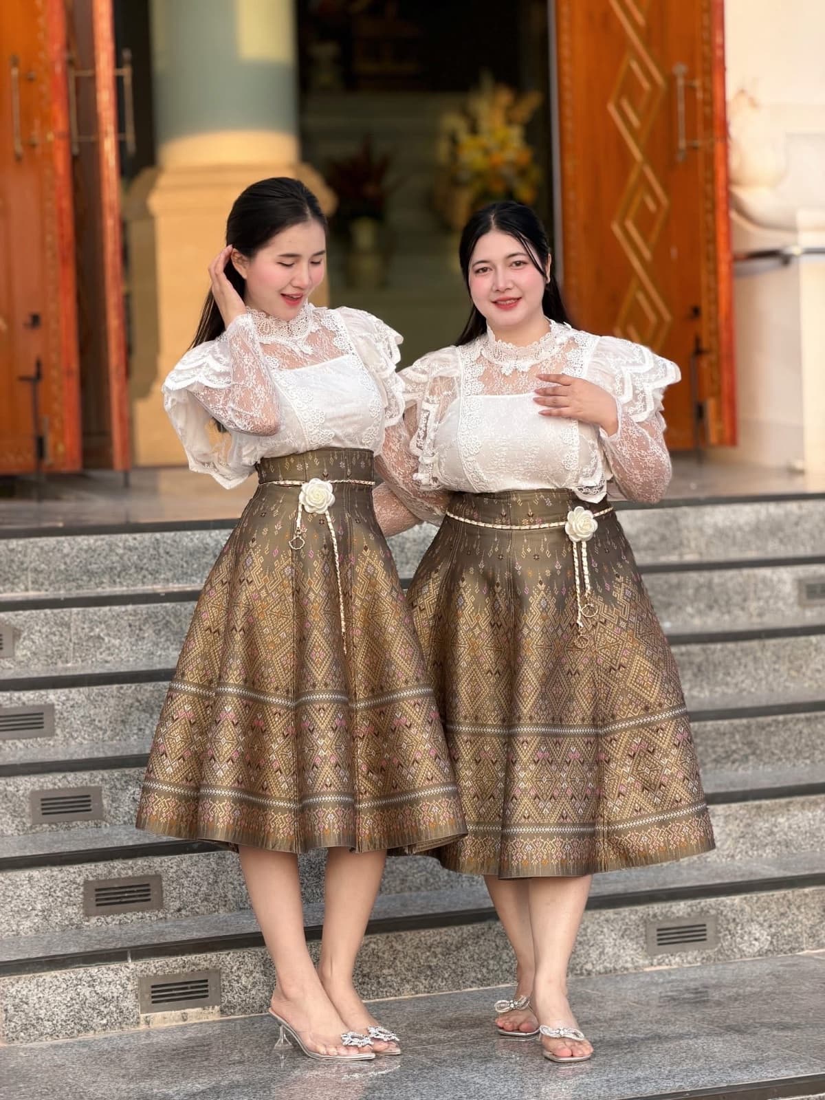 *กระโปรง*เขียวทอง จับแมตช์ได้ทั้งชุด เช่าทั้งชุดถูกกว่า