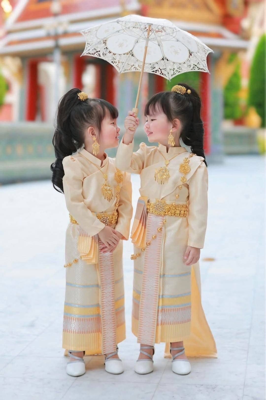ชุดไทยเด็กบ้านน้องพิกกี xl สีเหลือง ไม่รวมเครื่องประดับ