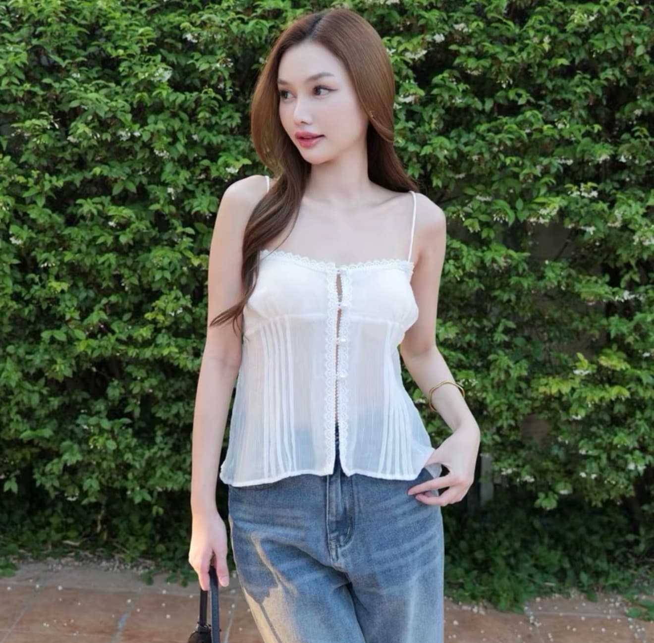 เสื้อสีขาวสายเดียว วินเทจ
