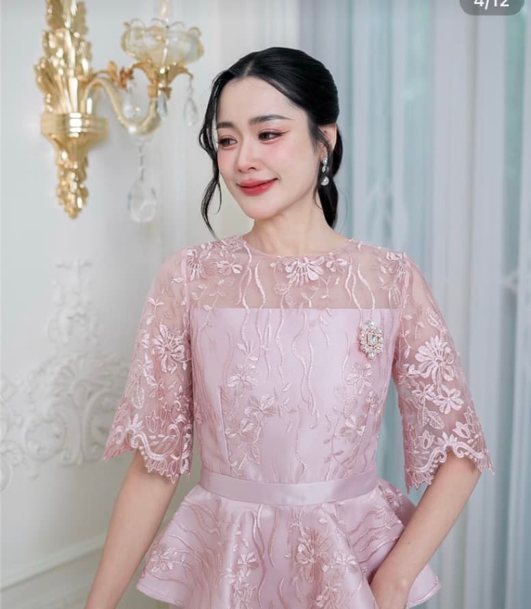 เดรสผ้าไหมลูกไม้เอวระบาย
