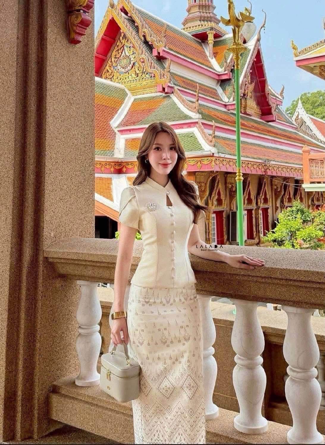 *กระโปรง* แพรวาขาวพิมลาย จับแมตช์ได้ทั้งชุด เช่าทั้งชุดถูกกว่า