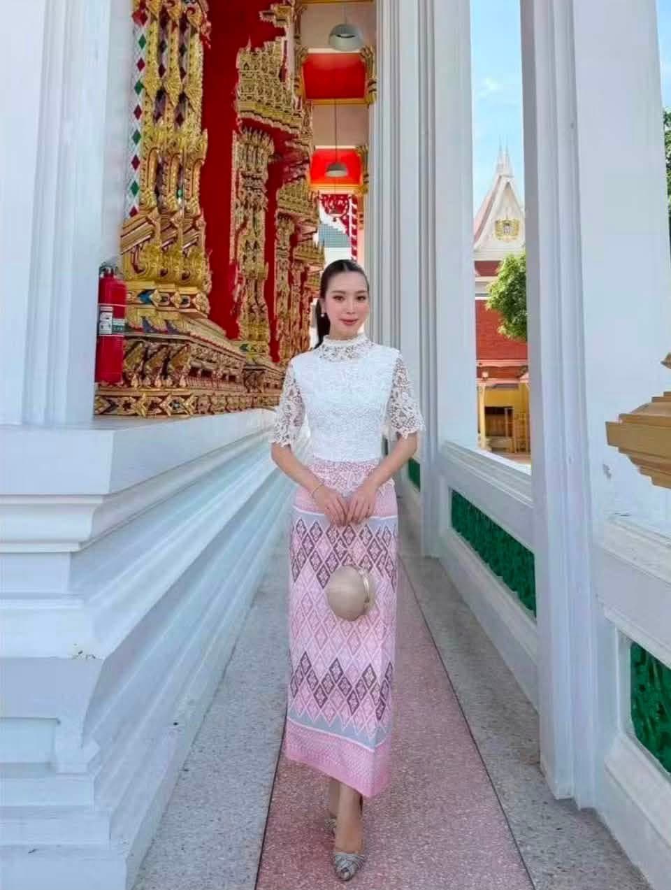 *กระโปรง* ชมพูทอ จับแมตช์ได้ทั้งชุด เช่าทั้งชุดถูกกว่า