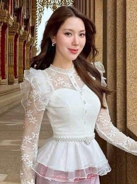 *เสื้อ* ชาลอตลูกไม้ จับแมตช์ได้ทั้งชุด เช่าทั้งชุดถูกกว่า