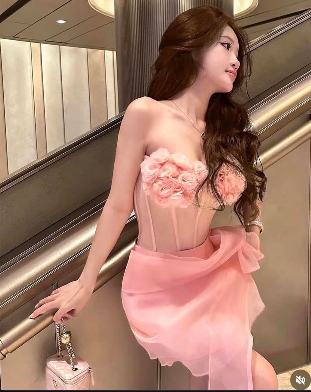 เดรสดอกอก