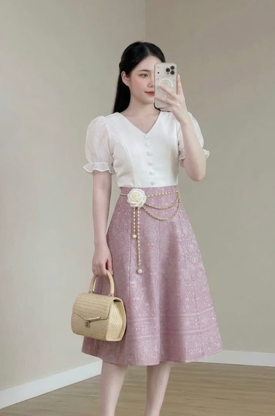 *เสื้อ* ขวัญผ้าแก้วคอวี จับแมตช์ได้ทั้งชุด เช่าทั้งชุดถูกกว่า