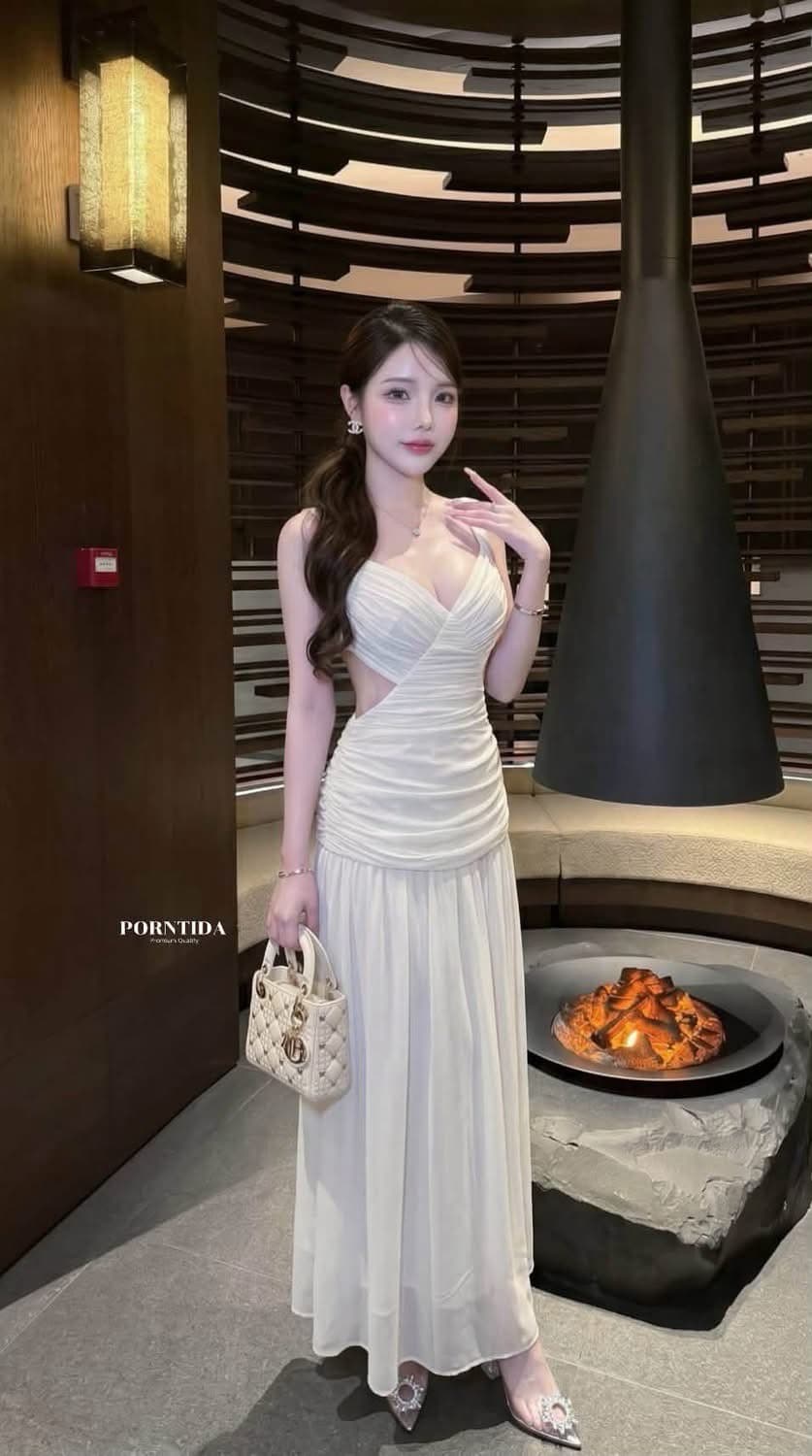 ชุดเดรสยาวสีขาว เรียบหรูหน้าอกเสริมฟองนมงานซิปหลัง