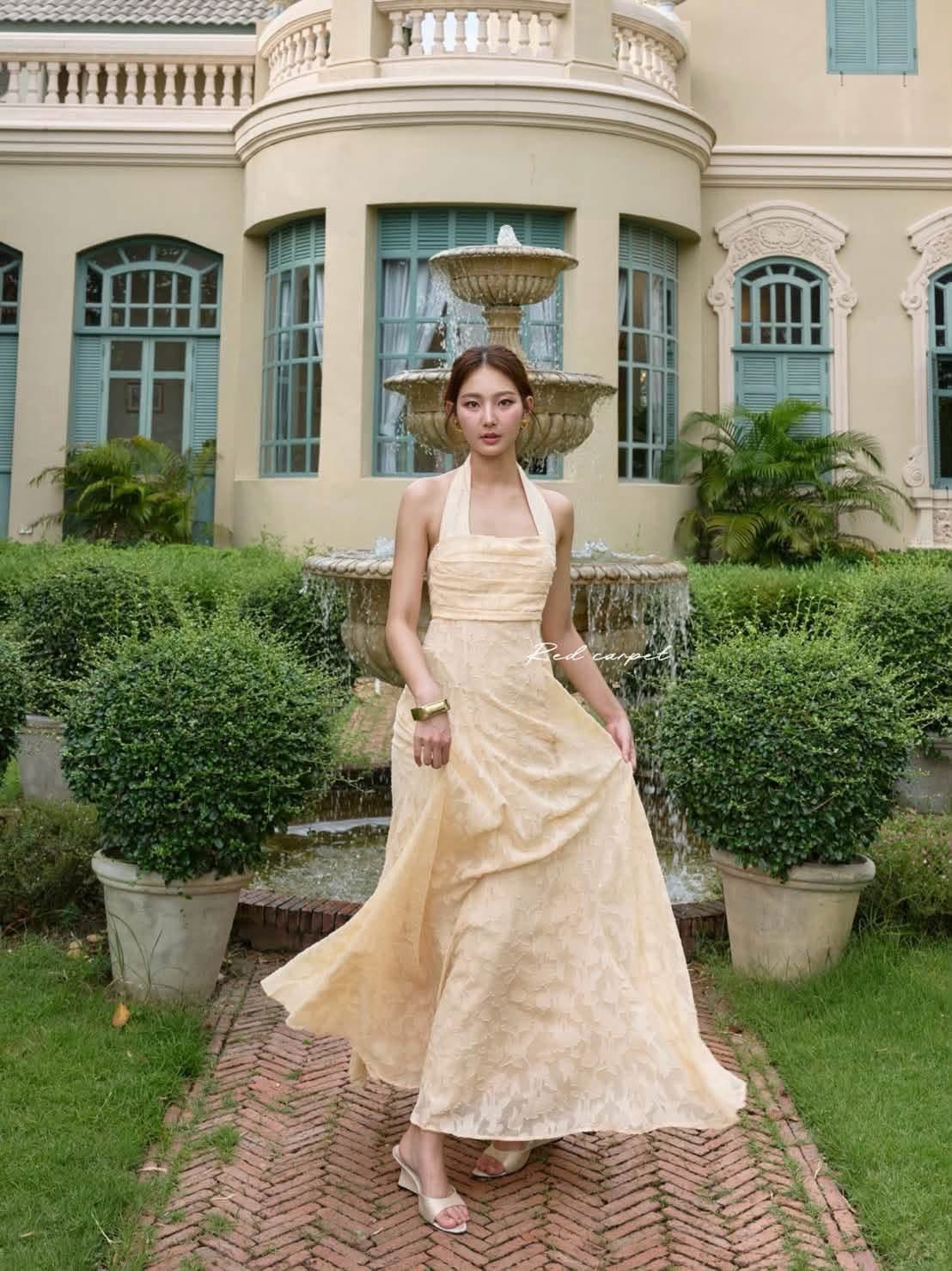 เดรสยาวรุ่น Madeline Dress ดีไซน์ผ้า Jacquard ลายดอกไม้