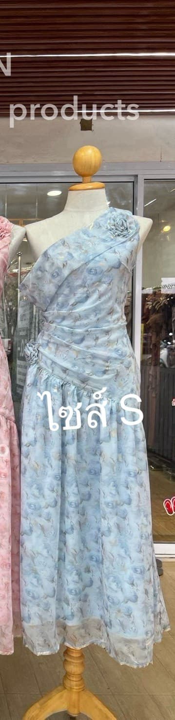 ชุดเดรสลายดอก