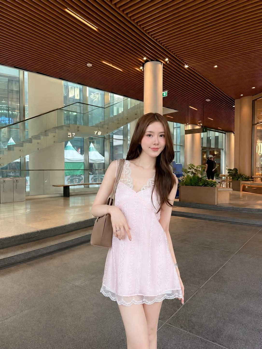 เดรสสั้นลูกไม้ ชมพูสุดคิ้วท์