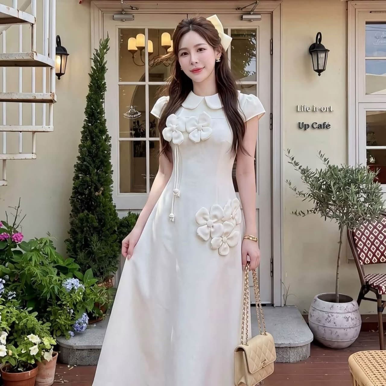 ชุดเดรสกระโปรงบาน คอบัวแขนสั้นแต่งดอกไม้ 3D***รอเเก้สี
