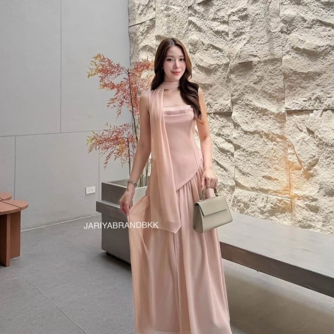 เดรสออกงานครีมนู้ด ราตรีสวยหรู