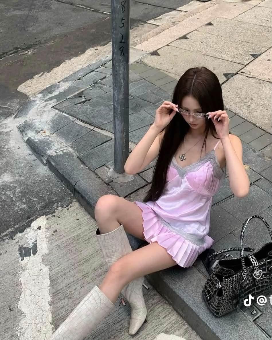 ชุดเดรสคามิเเบบพรีต ดีไซน์ต่อผ้าลูกไม้