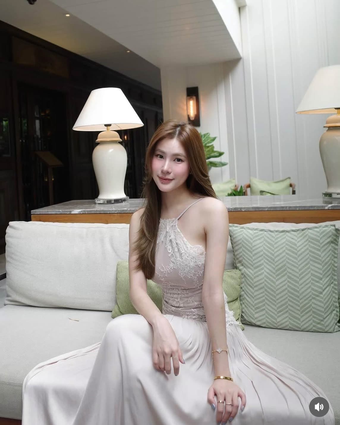 เดรสยาวน้ำตาลครีม สวยหรู ติดเเกลม