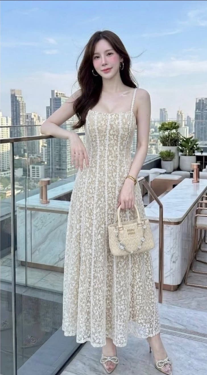 เดรสสายเดี่ยวยาวลูกไม้